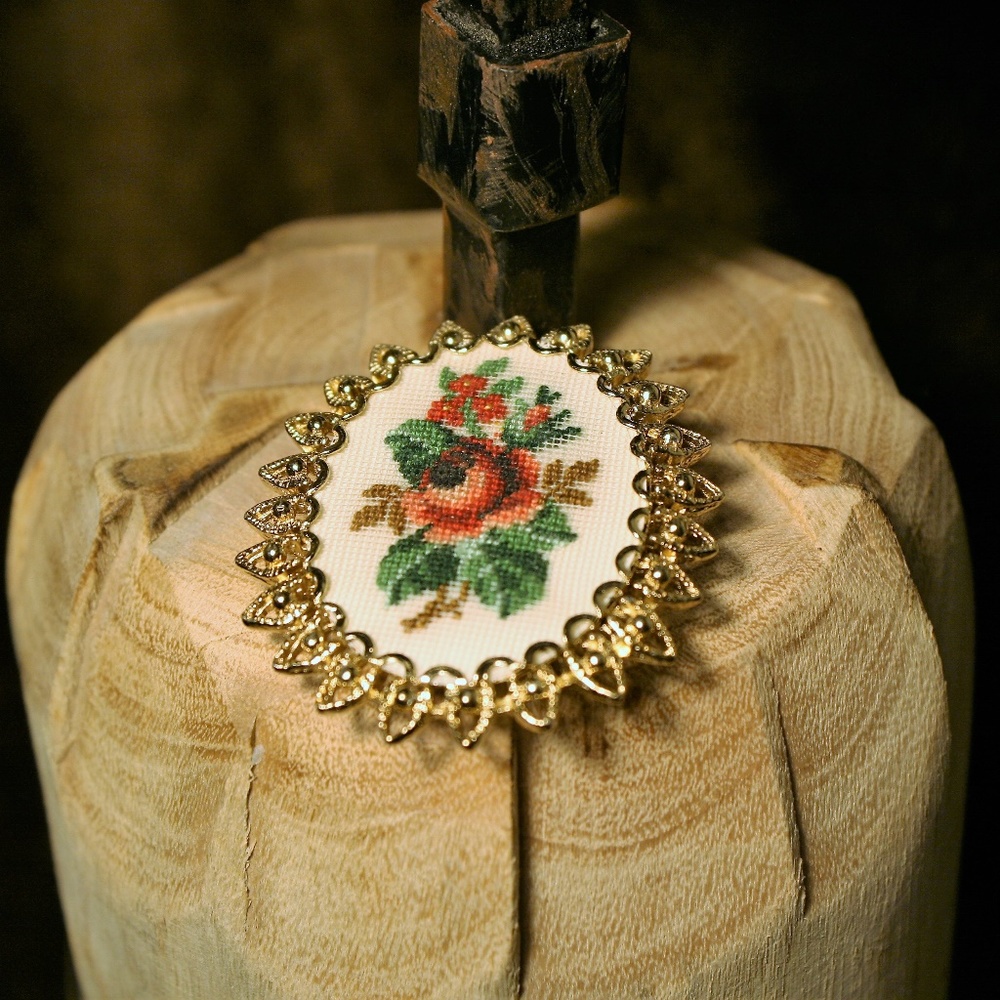 Vintage Needlepoint Broach/Necklace Pendant